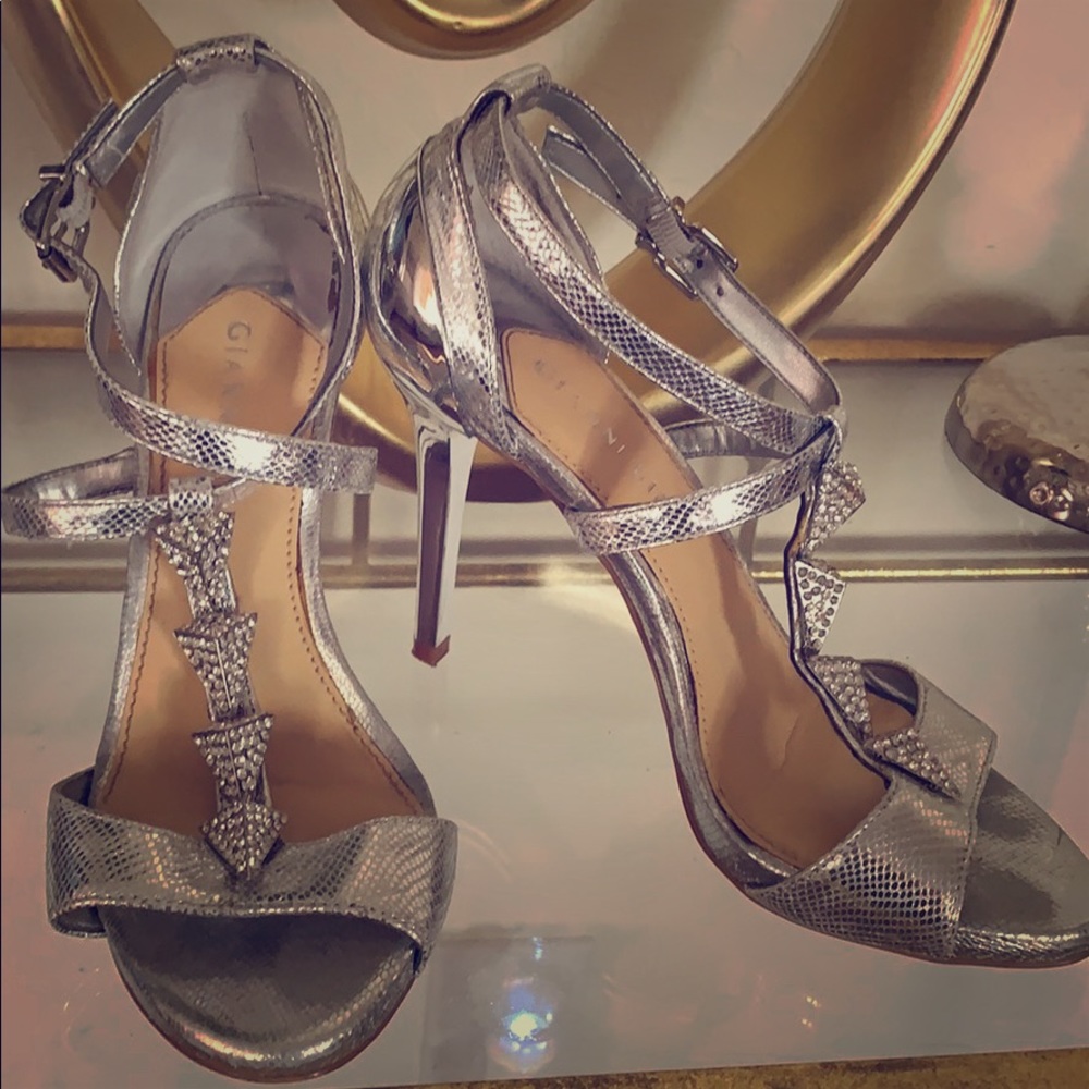 Pretty shiny Heels!